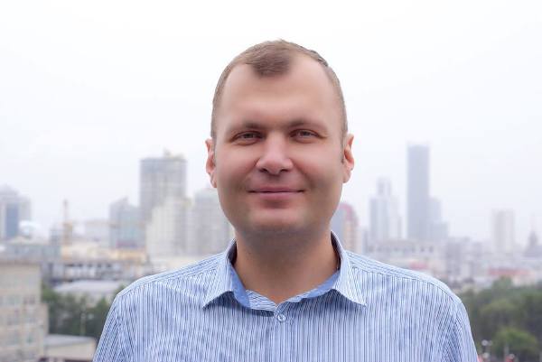 Максим Попов